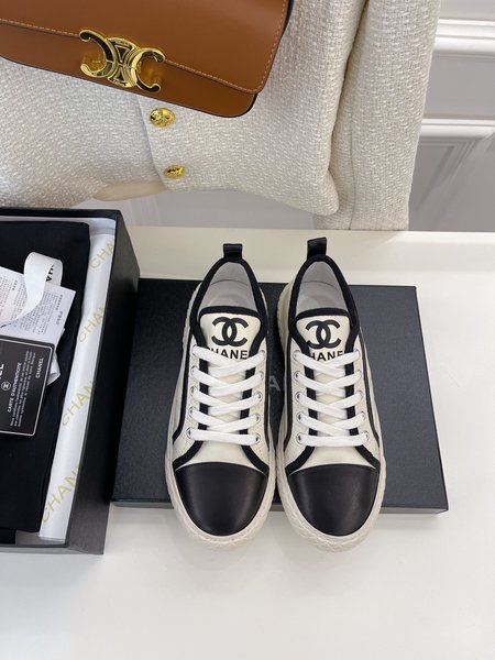 Chanel Rhombus small white shoes