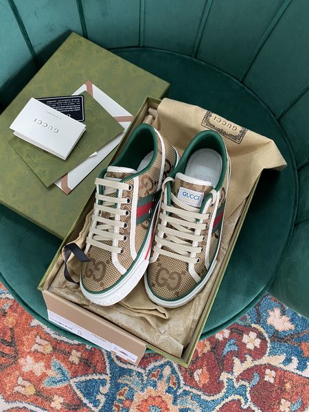 Gucci canvas shoes