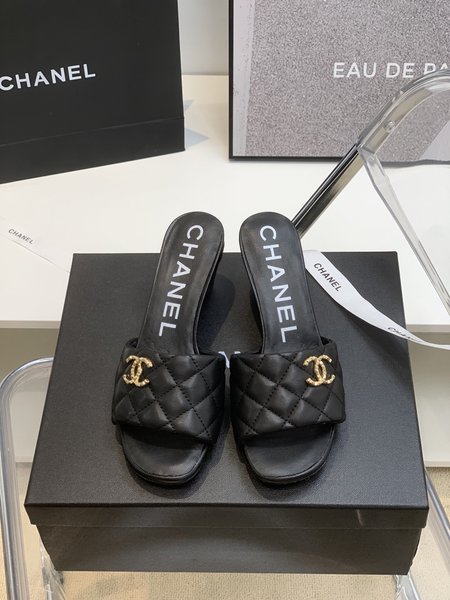 Chanel Handmade slippers diamond design CC big Logo