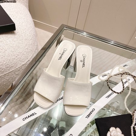 Chanel Flip flops with a low heel of 4.5cm and a high heel of 8.5cm