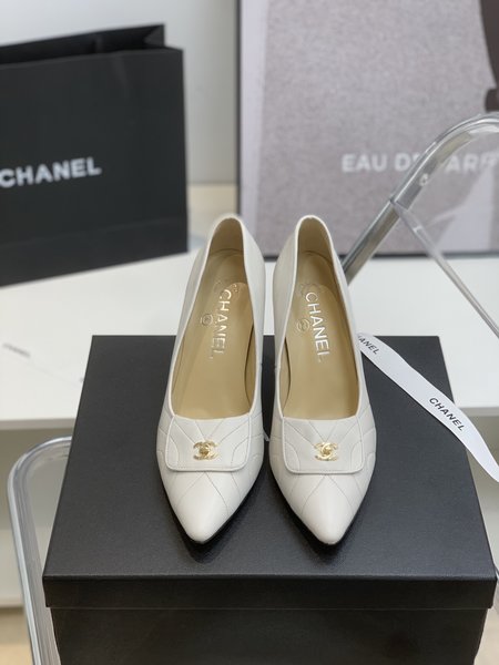 Chanel classic vintage high heels