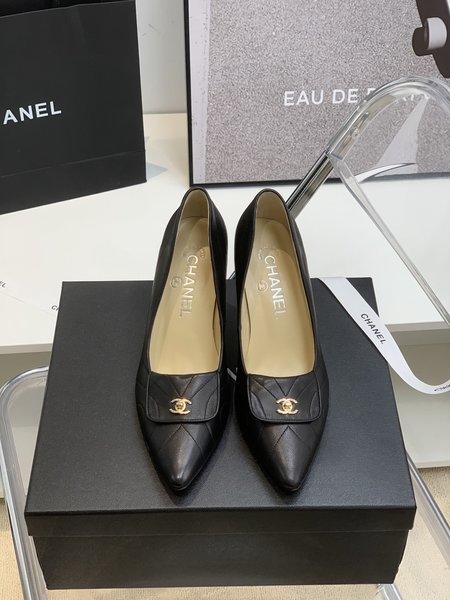 Chanel classic vintage high heels