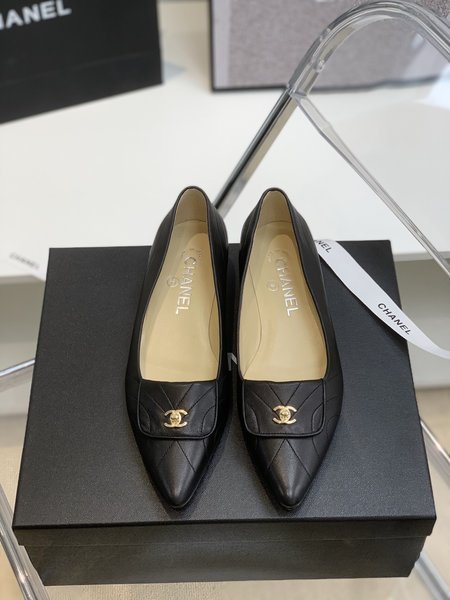 Chanel classic vintage high heels