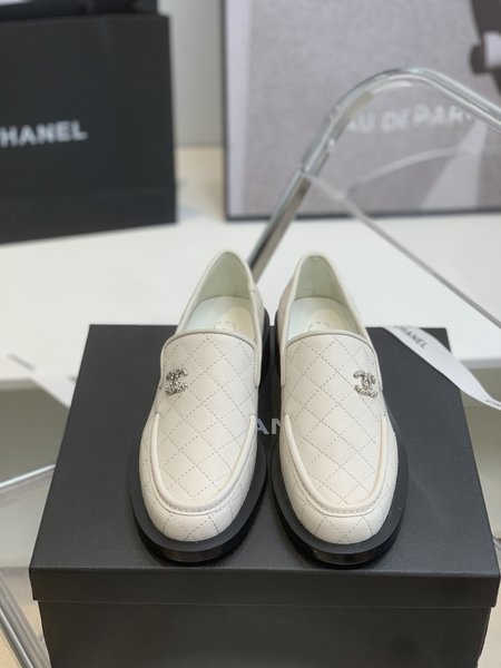 Chanel pearl color block shoes