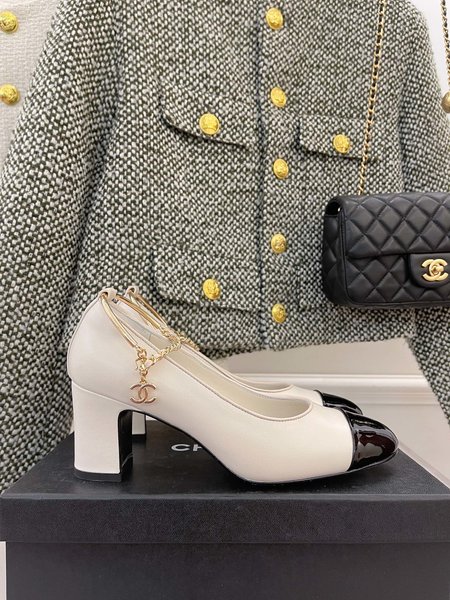 Chanel mary jane shoe chain design