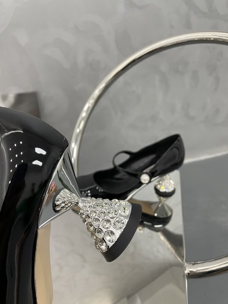 Miu Miu crystal heel pearl chain shoes