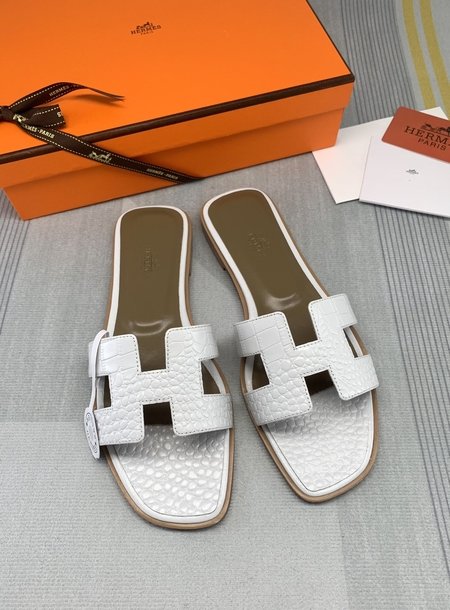 Hermes Classic plain calfskin sandals and slippers