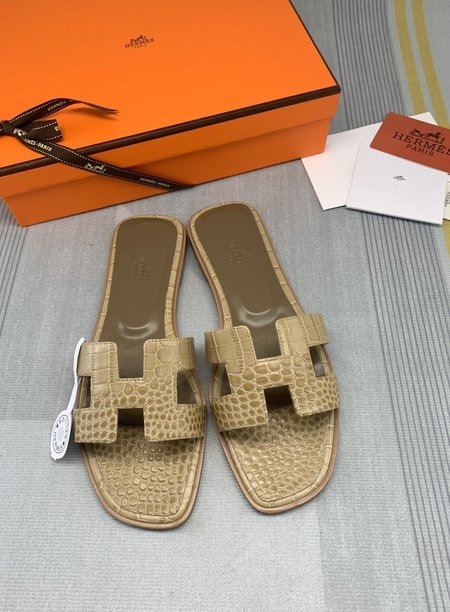 Hermes Classic plain calfskin sandals and slippers