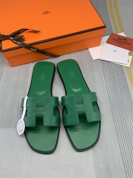 Hermes Classic plain calfskin sandals and slippers