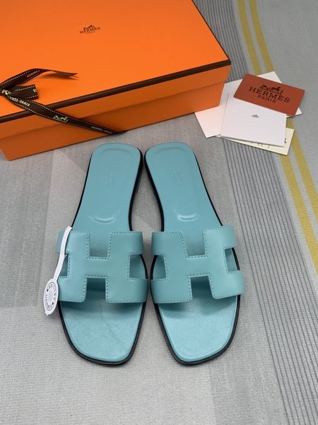 Hermes Classic plain calfskin sandals and slippers