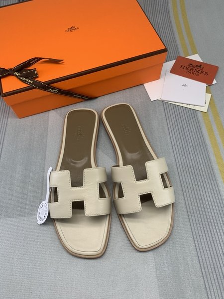 Hermes Classic plain calfskin sandals and slippers