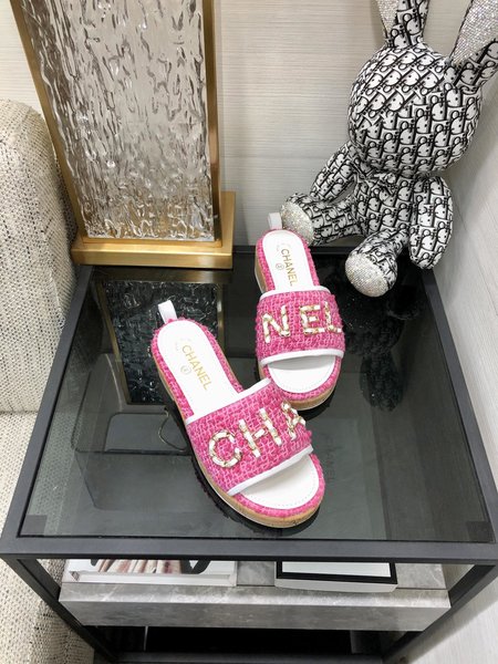 Chanel clogs