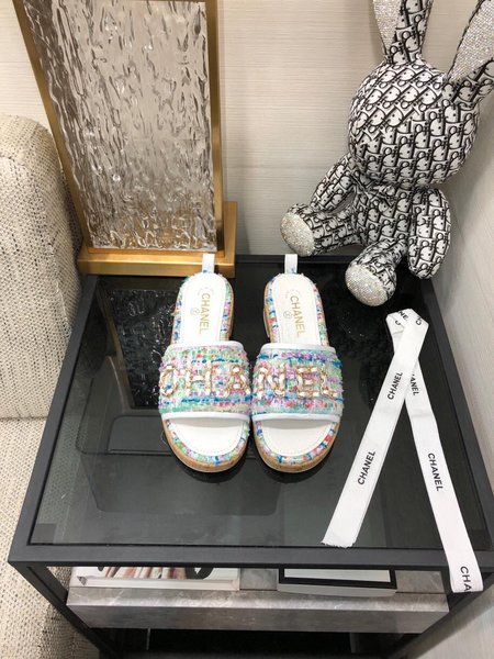 Chanel clogs