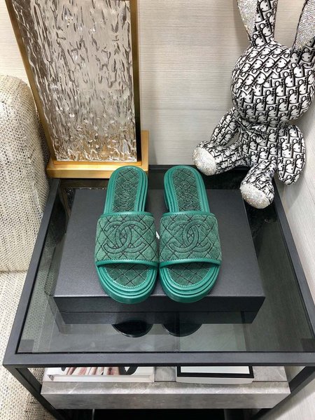 Chanel Quality clogs