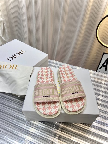 Dior simple embroidered slippers