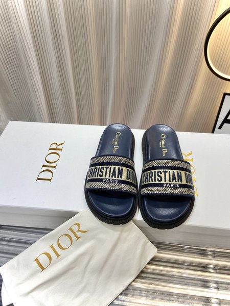 Dior simple embroidered slippers