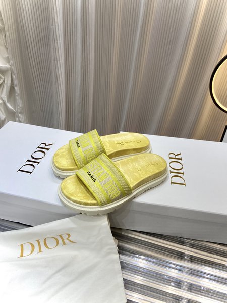 Dior simple embroidered slippers