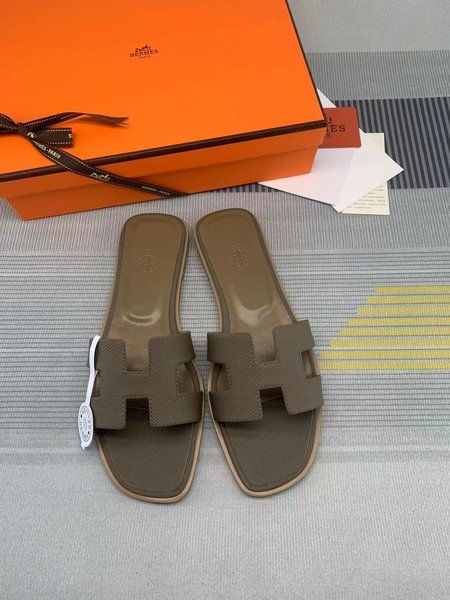 Hermes Classic plain calfskin sandals and slippers