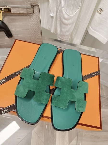 Hermes Classic H slippers