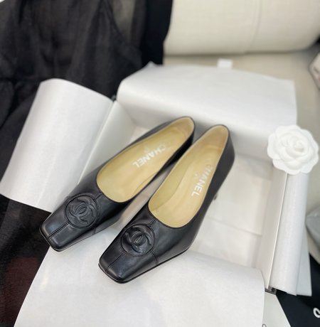 Chanel CocoVintaGe Secondhand CC Square Toe Pumps