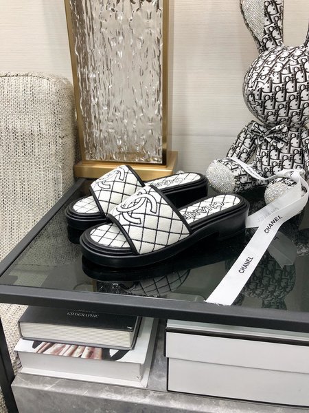 Chanel Quality clogs