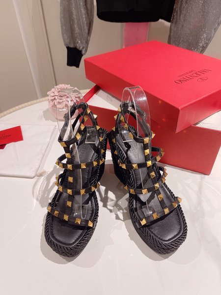 Valentino Ladies Sandals Metal Rivets Decorative Process Treatment