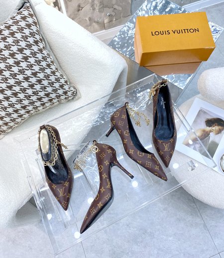 Louis Vuitton Chain women s shoes quality assurance