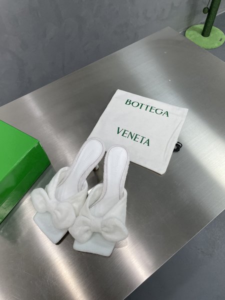 Bottega Veneta Towel bow sandals with leather soles