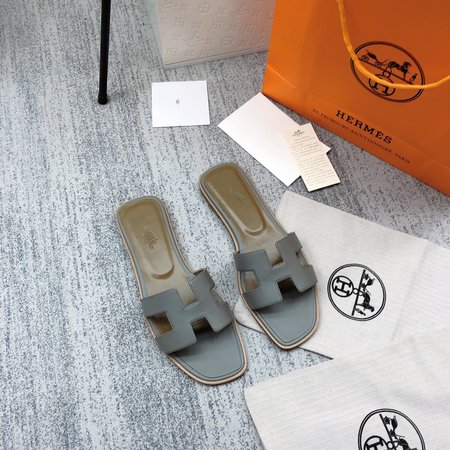 Hermes H slippers classic