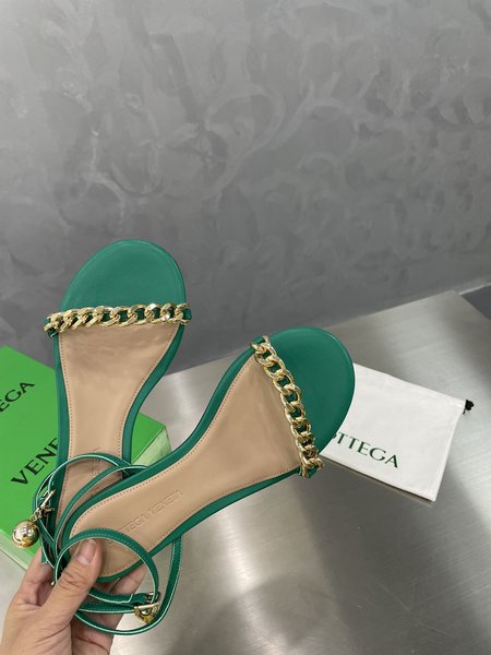 Bottega Veneta Golden ball flat sandals grass green one word with chain easy to walk and sexy