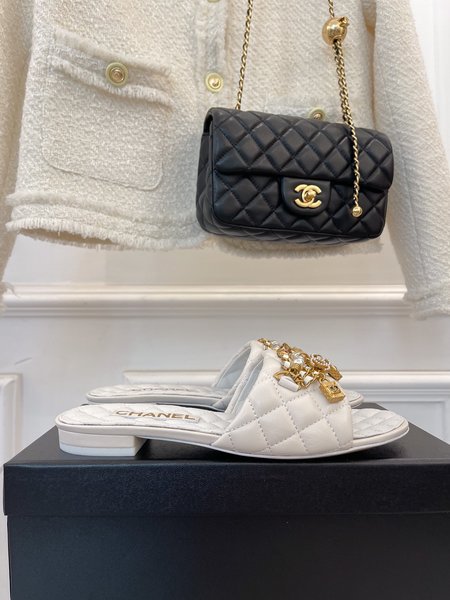 Chanel Pendant Pearl Chain Slippers Classic Rhombus Design