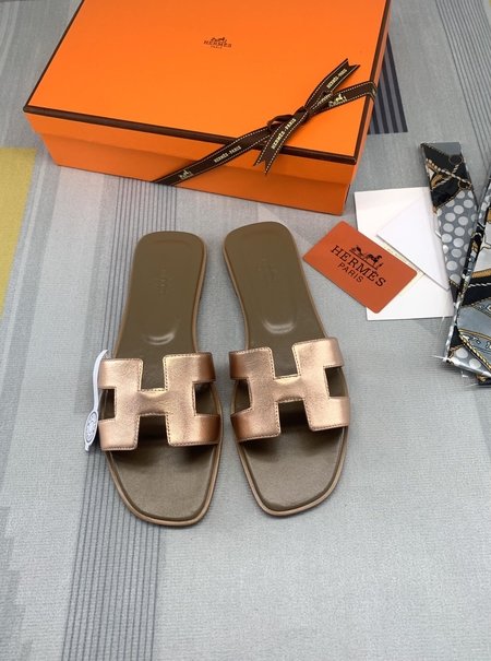 Hermes Classic plain calfskin sandals and slippers