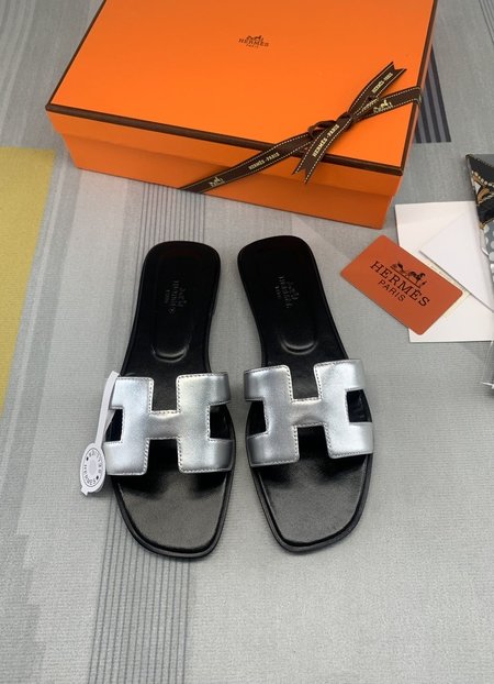 Hermes Classic plain calfskin sandals and slippers