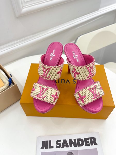 Louis Vuitton Vintage embroidery high heels LV
