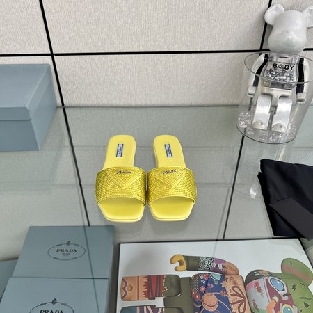 Prada Diamond slippers LoGo