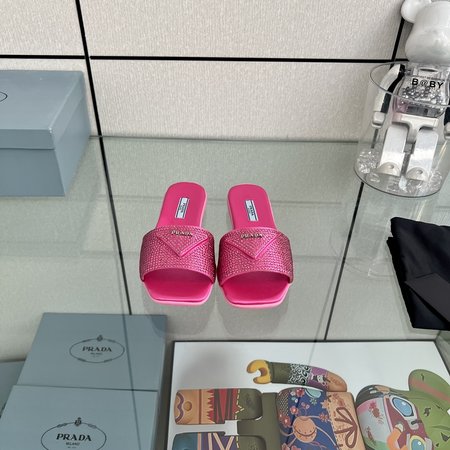 Prada Diamond slippers LoGo