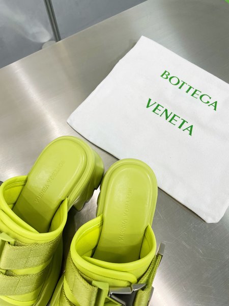 Bottega Veneta Wave bottom slippers