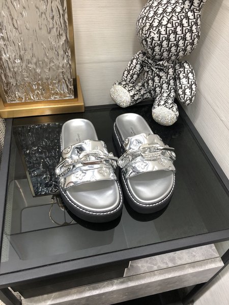 Louis Vuitton chunky chain slippers