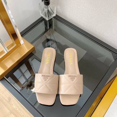 Prada Rhombus one word sandals and slippers