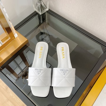 Prada Rhombus one word sandals and slippers