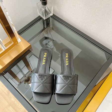 Prada Rhombus one word sandals and slippers