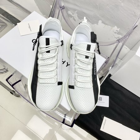 Givenchy Sqectre jogging shoes