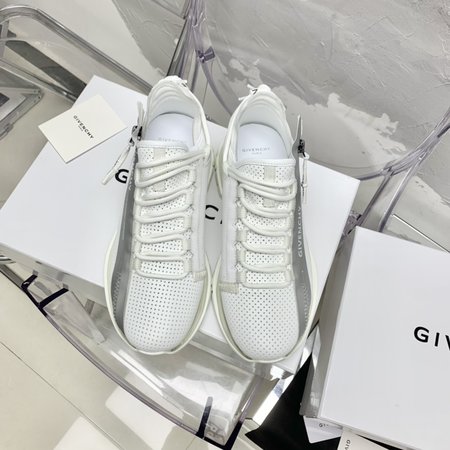 Givenchy Sqectre jogging shoes