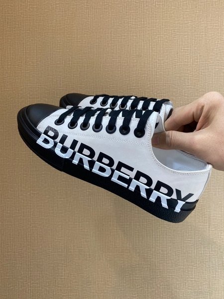 Burberry Women s casual sneakers classic logo