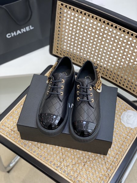 Chanel Vintage chain platform leather shoes