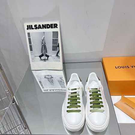 Louis Vuitton sneakers toe leather