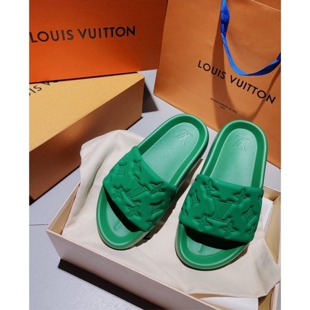 Louis Vuitton Waterfront slippers