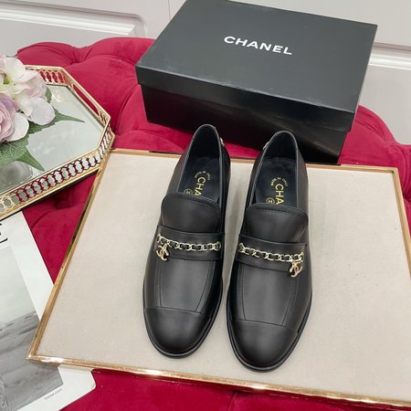 Chanel Small Round Toe Chain Ladies Collection