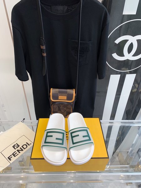 Fendi beach sandals slippers