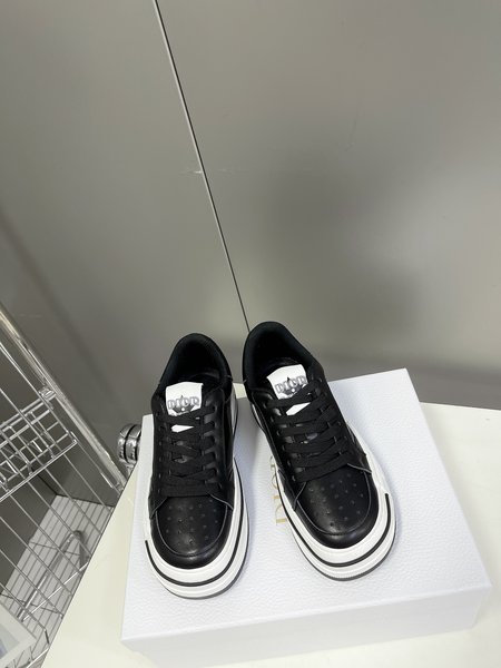 Dior Casual sneakers in white calfskin